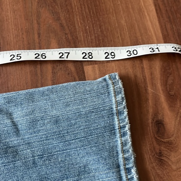 Woman’s Old Navy Jeans light Wash Low Rise Stretch Size 2 - Picture 7 of 8